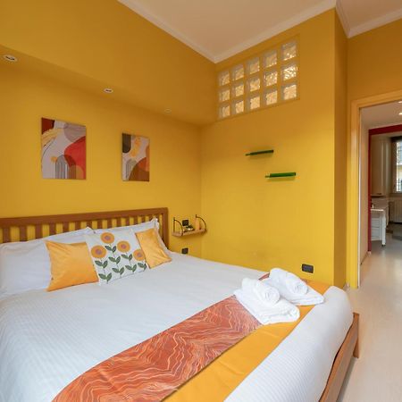 Xenia Apartments - Colorful Apartment In Fiera Area Milan Extérieur photo